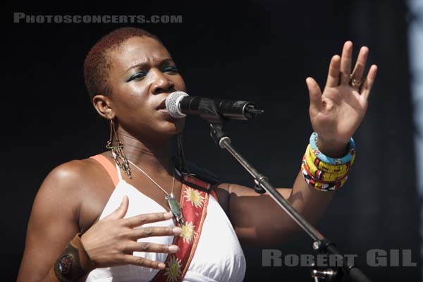 INDIA ARIE - 2006-08-25 - SAINT CLOUD - Domaine National - Scene de la Cascade - 